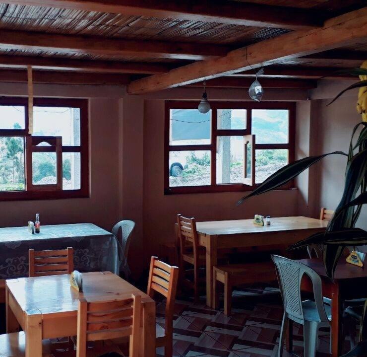 Hostal Dona Clarita & Vegetarian Food Chugchilan ภายนอก รูปภาพ